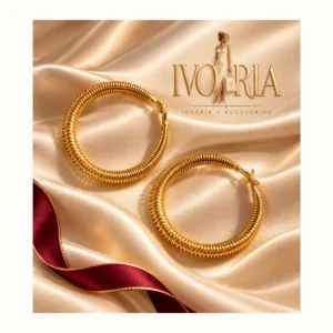 Aretes de aro dorados con diseño en espiral