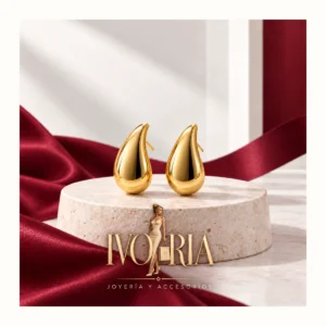 Aretes dorados con diseño en forma de lágrima